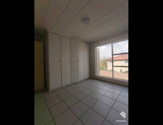 3 BEDROOM TOWNHOUSE FOR SALE IN VANDERBIJLPARK SW 5